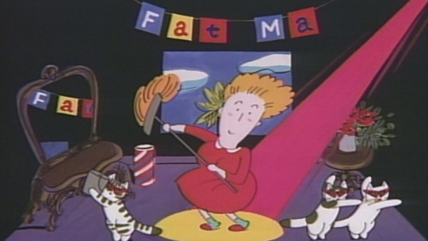 Толстая мама убирается в комнате