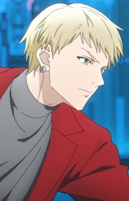 Нападающий в красном пальто 1