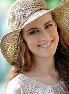 Аннализа Узай