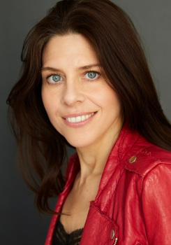 Надин Жирар