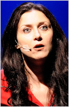 Чинция Виллари