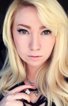 Виктория Холден