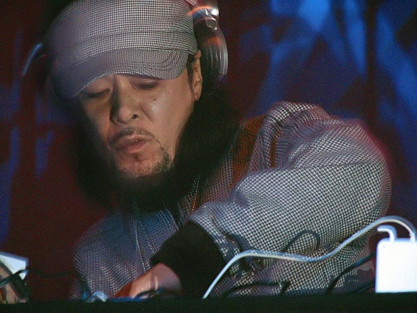 Иси Хидэаки