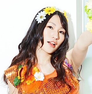 Момоко Канадэ